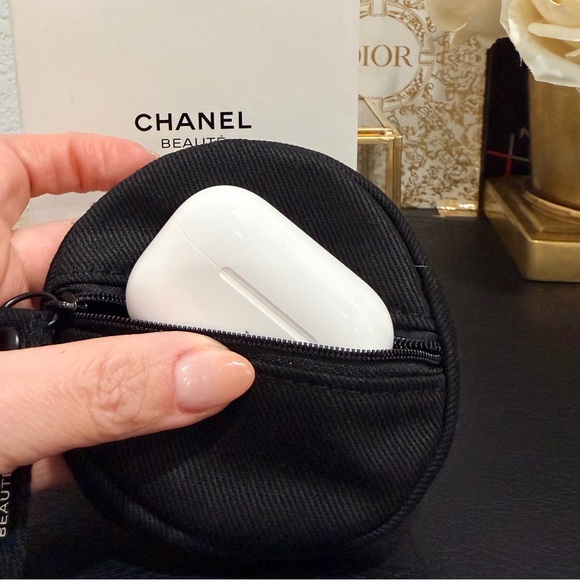 Chanel Beaute Black Coin/Airpods/lipstick pouch - NIB - Picture 4 of 7